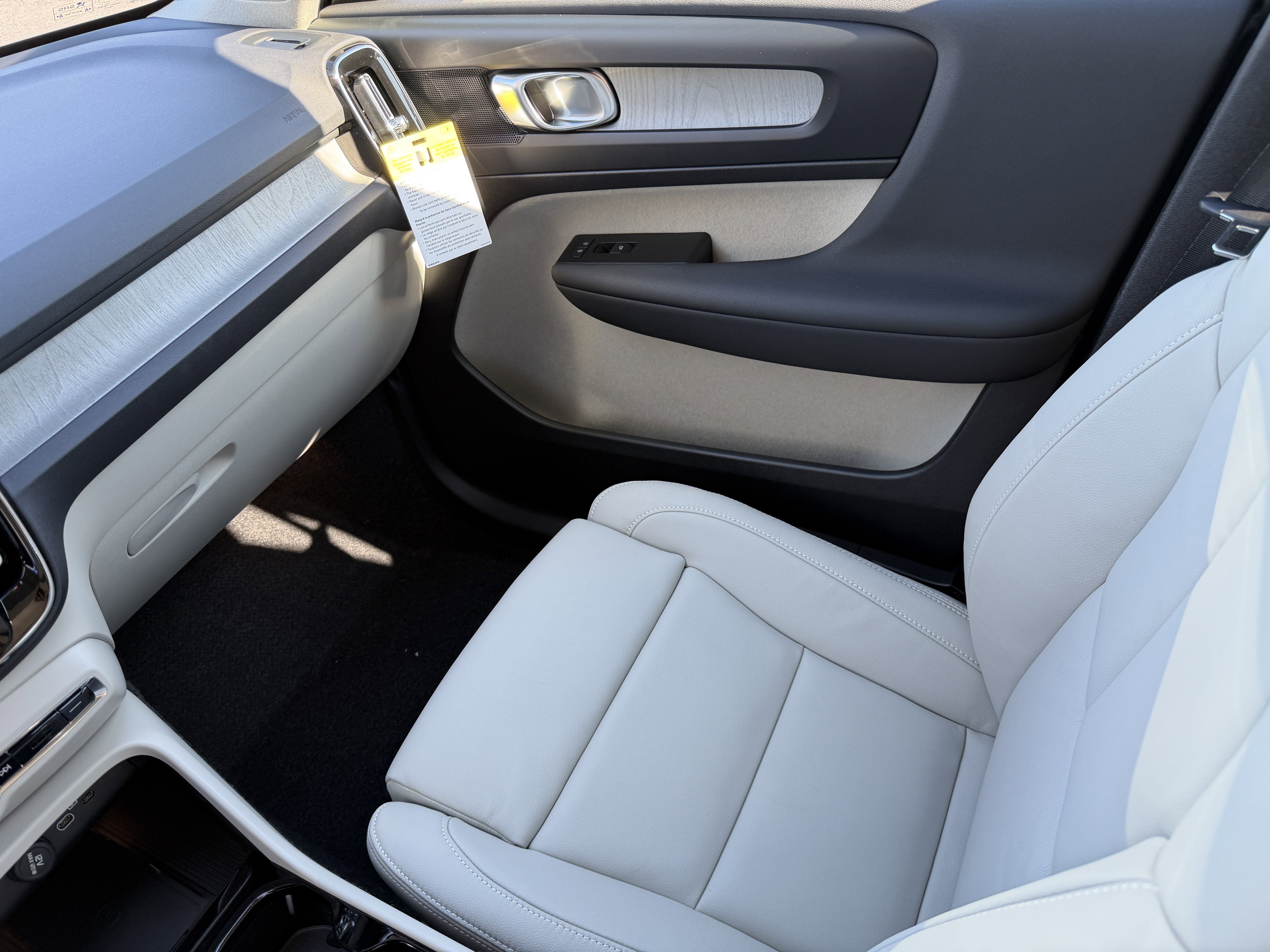 New 2026 Volvo XC40 B5 Plus w/ Climate Package image 14