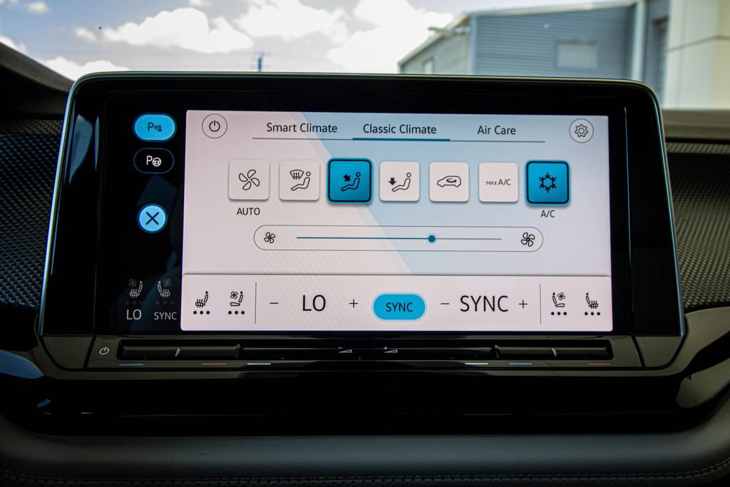 New 2026 Volkswagen Atlas Cross Sport SEL Premium R-Line AWD/4WD image 49