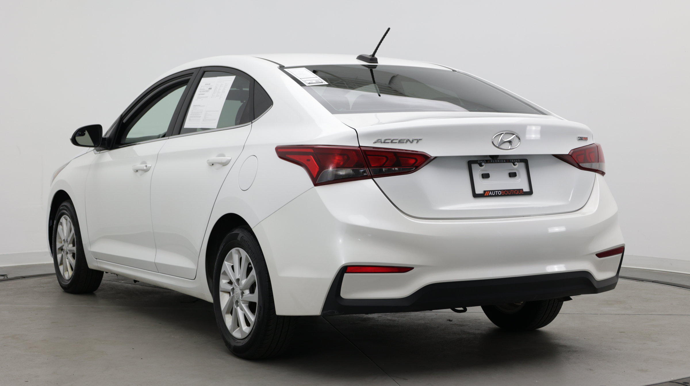 Used 2022 Hyundai Accent SEL FWD image 4