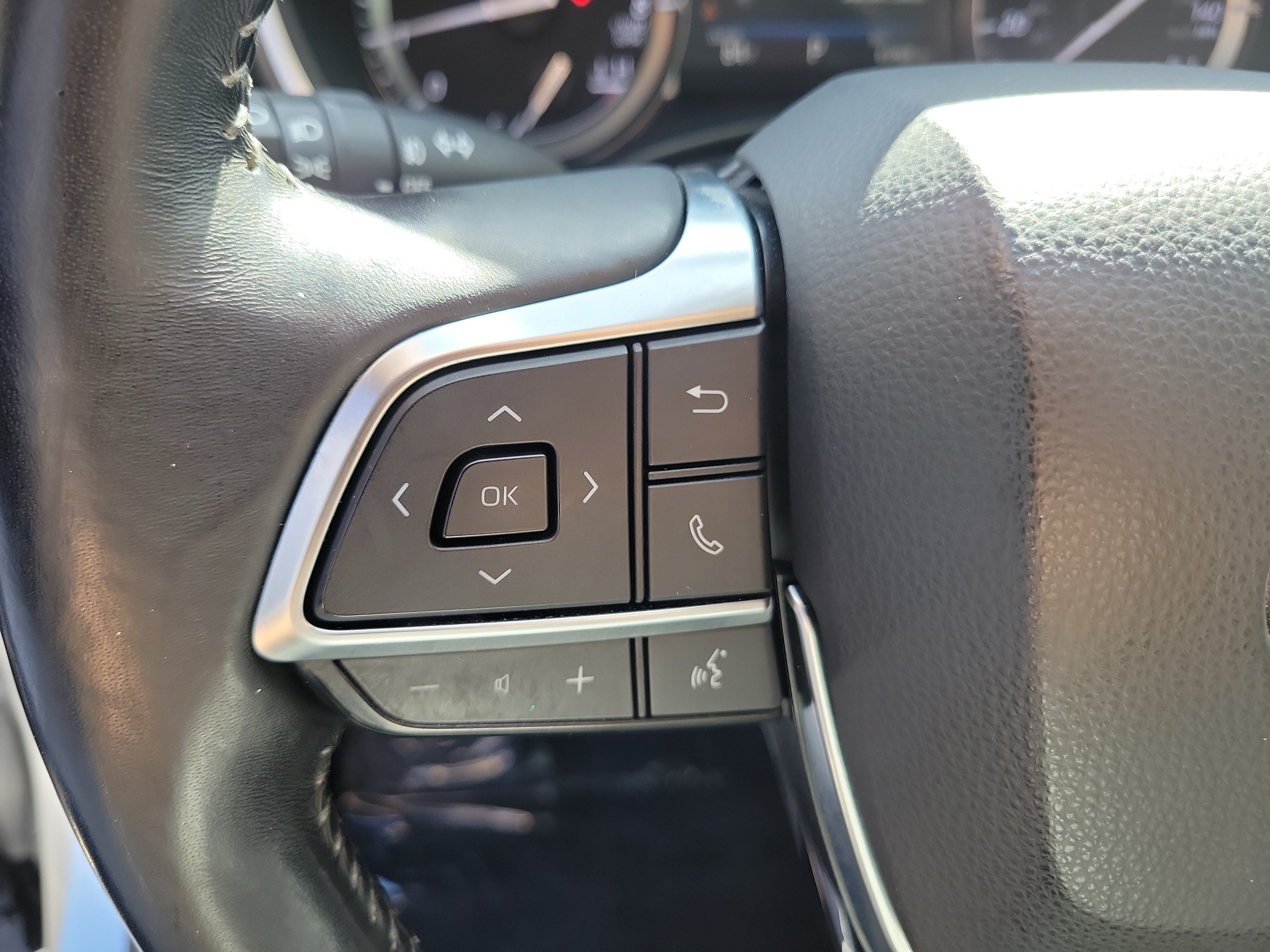 Used 2021 Toyota Highlander XLE AWD/4WD image 30