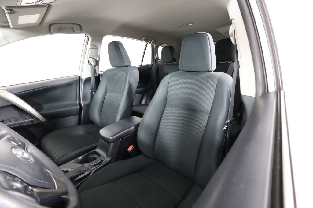 Used 2015 Toyota RAV4 LE AWD/4WD image 11