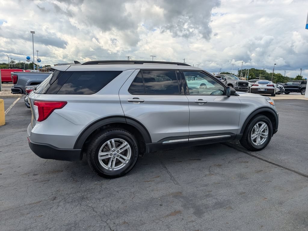 Used 2021 Ford Explorer XLT w/ Equipment Group 202A AWD/4WD image 8