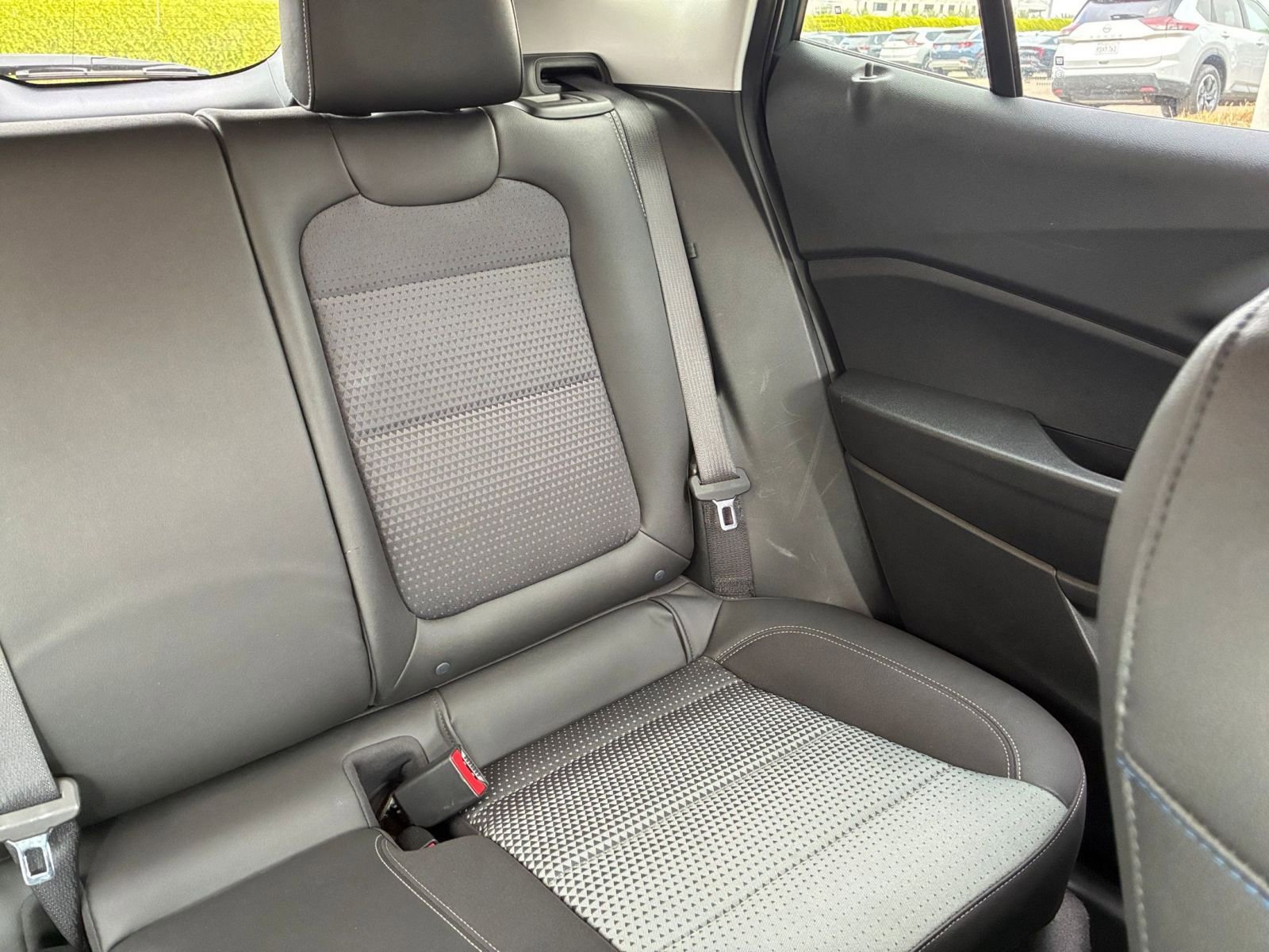 Used 2025 Chevrolet Trax LT w/ LT Convenience Package FWD image 36