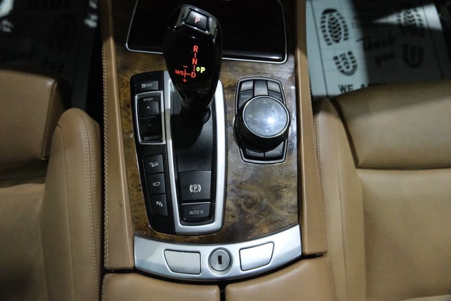 Used 2015 BMW 750Li xDrive AWD/4WD image 33