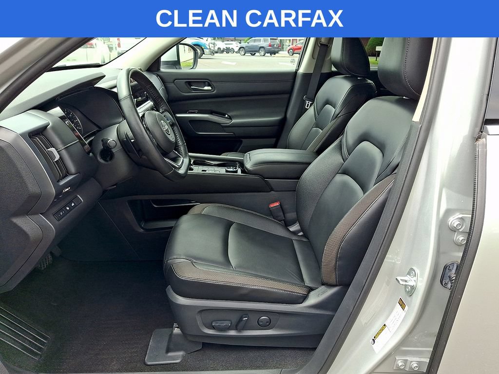 Used 2023 Nissan Pathfinder SL AWD/4WD image 17
