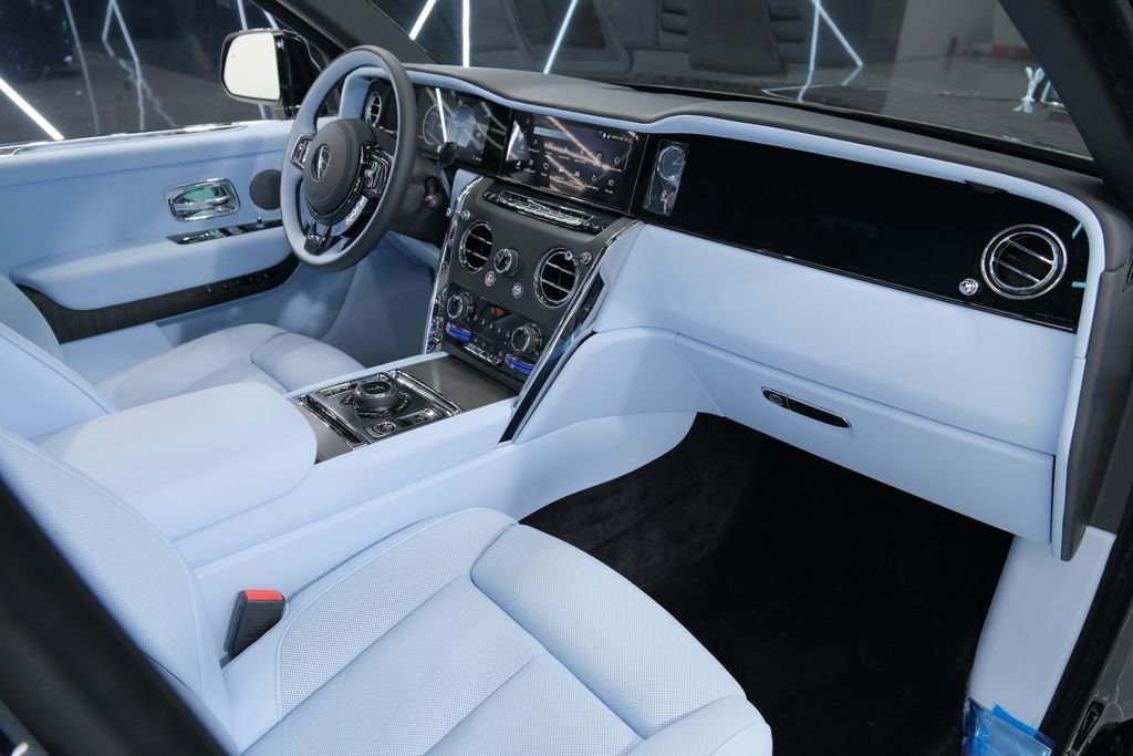 Used 2026 Rolls-Royce Cullinan AWD/4WD image 51