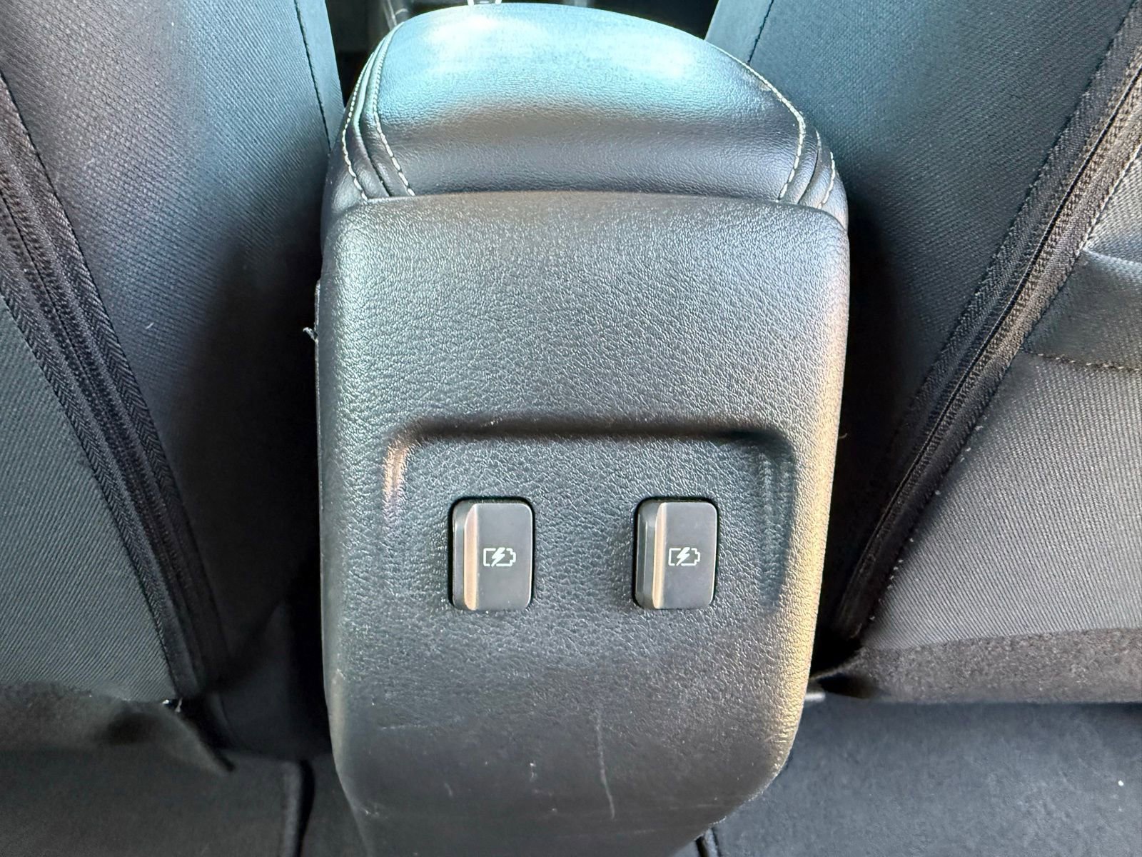 Used 2024 Nissan Kicks SR FWD image 33