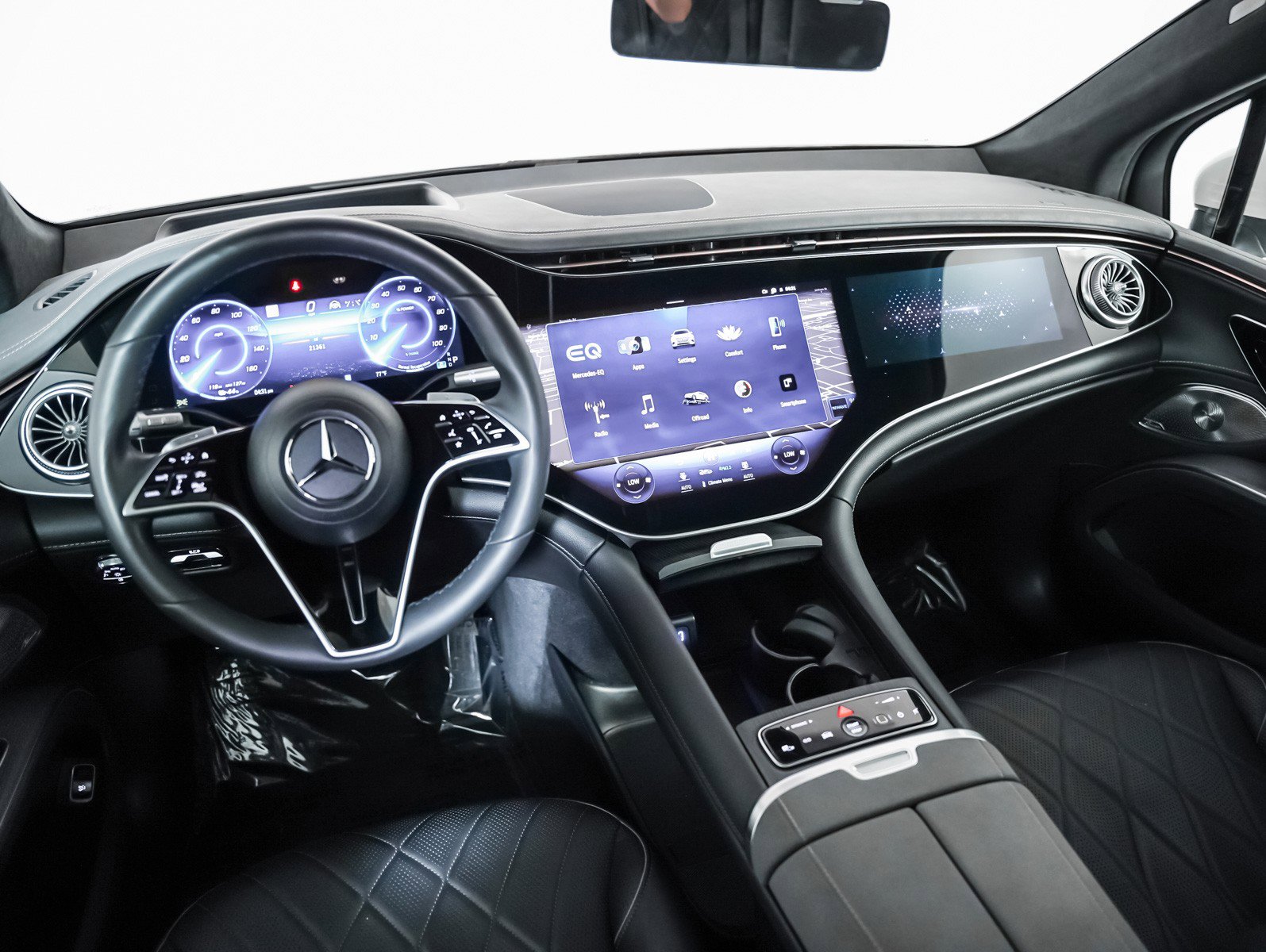 Certified 2023 Mercedes-Benz EQS 580 4MATIC SUV w/ Pinnacle Trim Package image 17