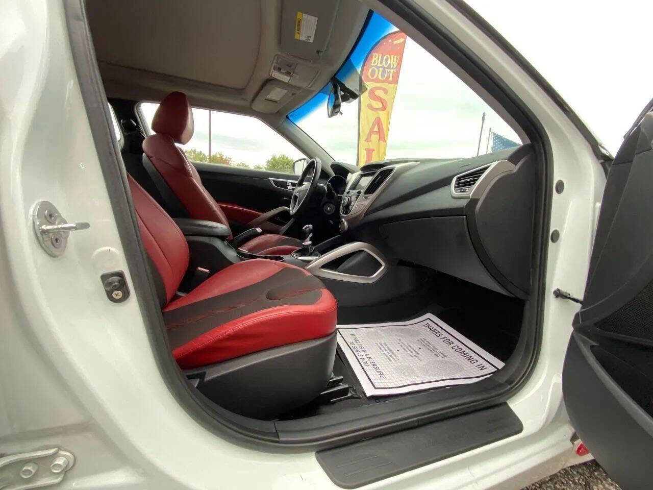 Used 2012 Hyundai Veloster w/ Style Pkg image 11