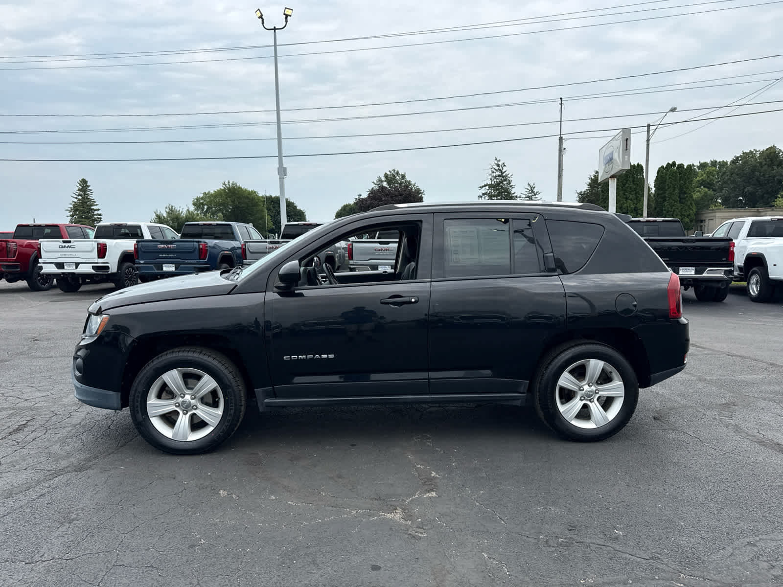 Used 2015 Jeep Compass Latitude AWD/4WD image 2