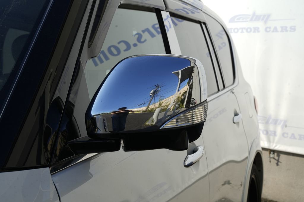 Used 2012 INFINITI QX56 4WD w/ Deluxe Touring Pkg image 10