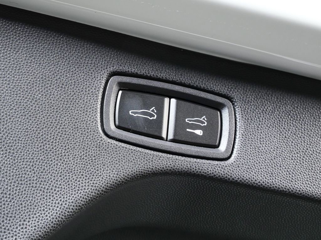 New 2026 Porsche Macan Electric image 32