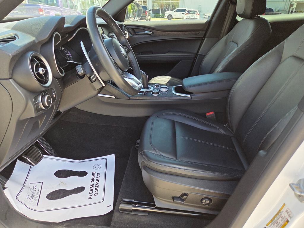 Used 2023 Alfa Romeo Stelvio Sprint image 22