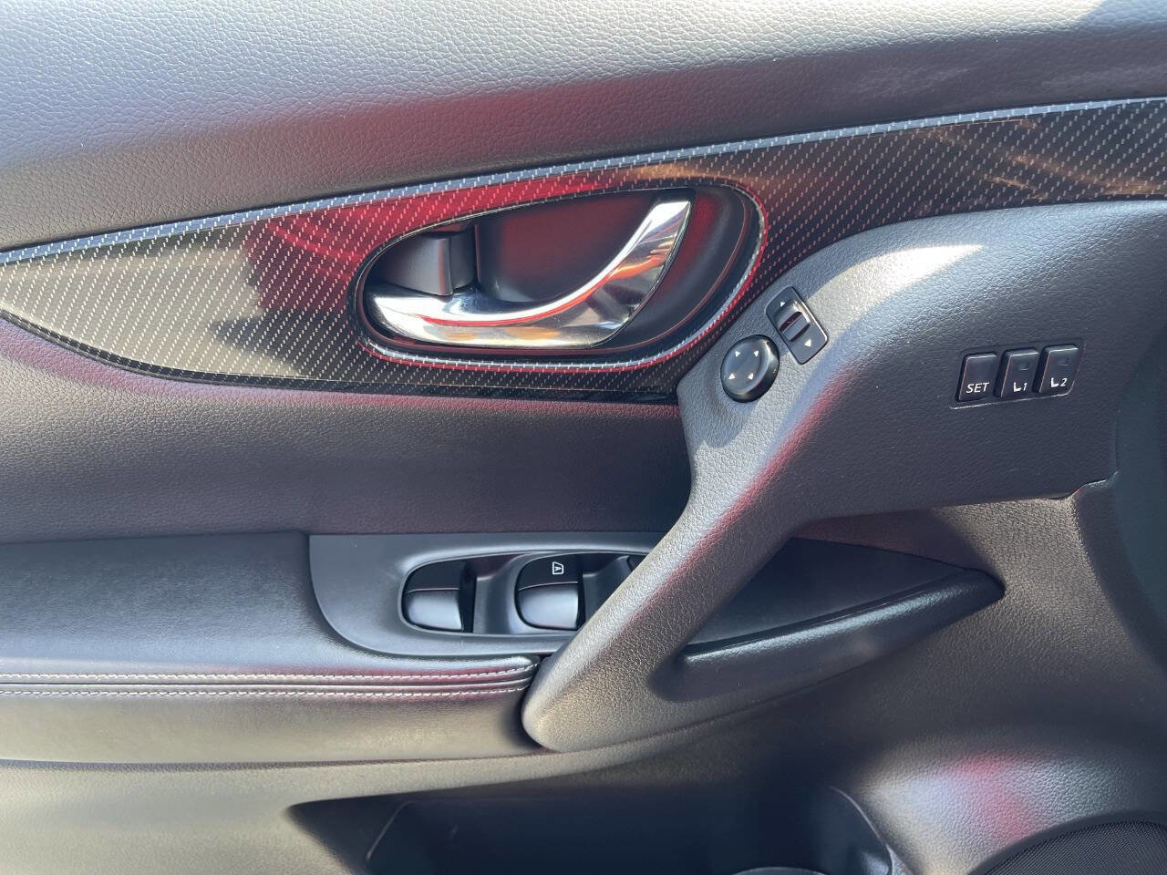 Used 2017 Nissan Rogue SL w/ SL Premium Package image 31