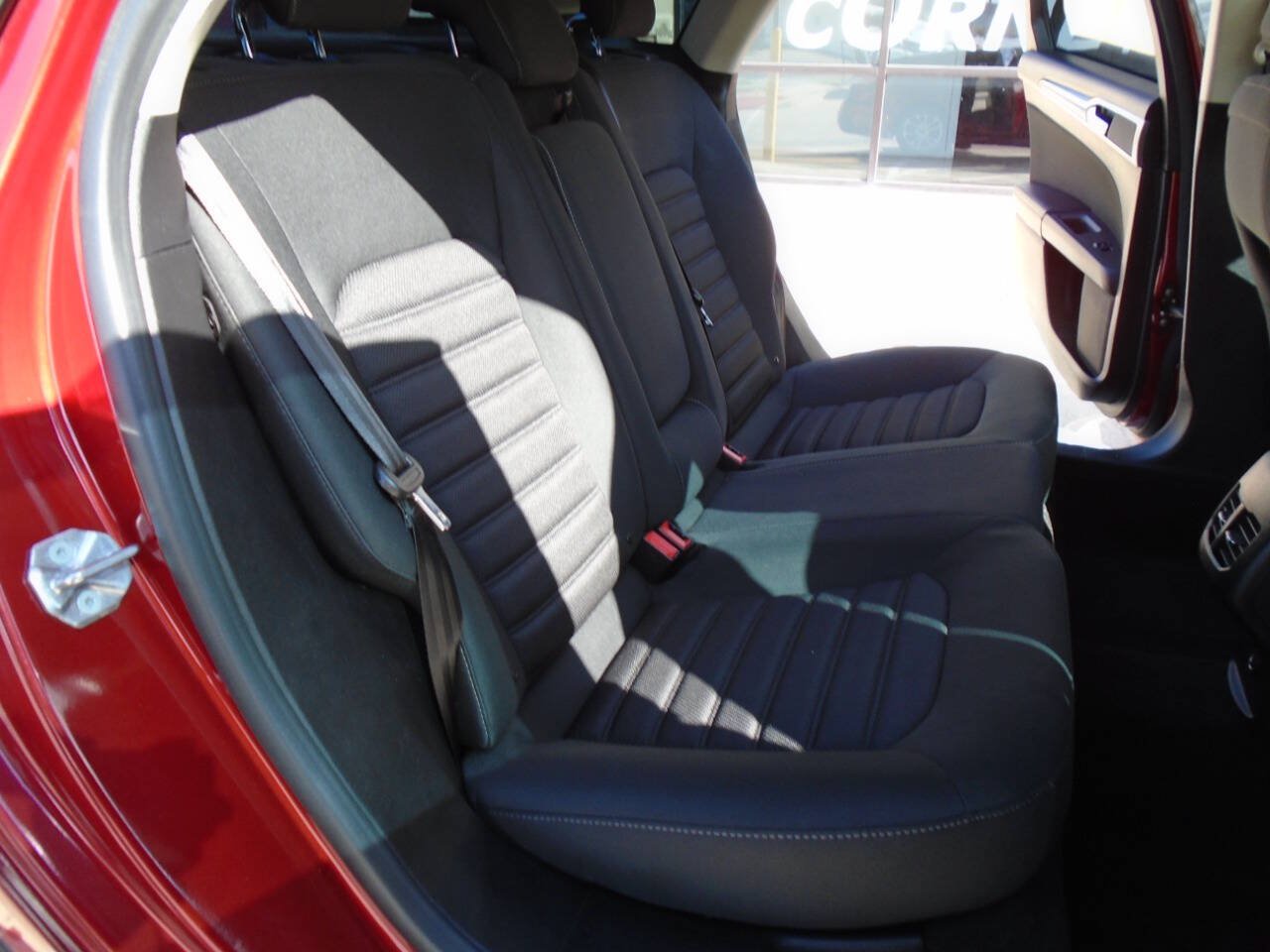 Used 2019 Ford Fusion SE FWD image 11