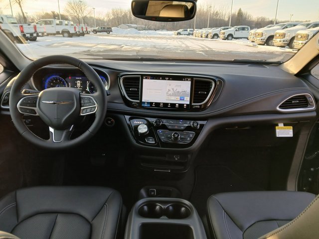 New 2026 Chrysler Pacifica Select image 23