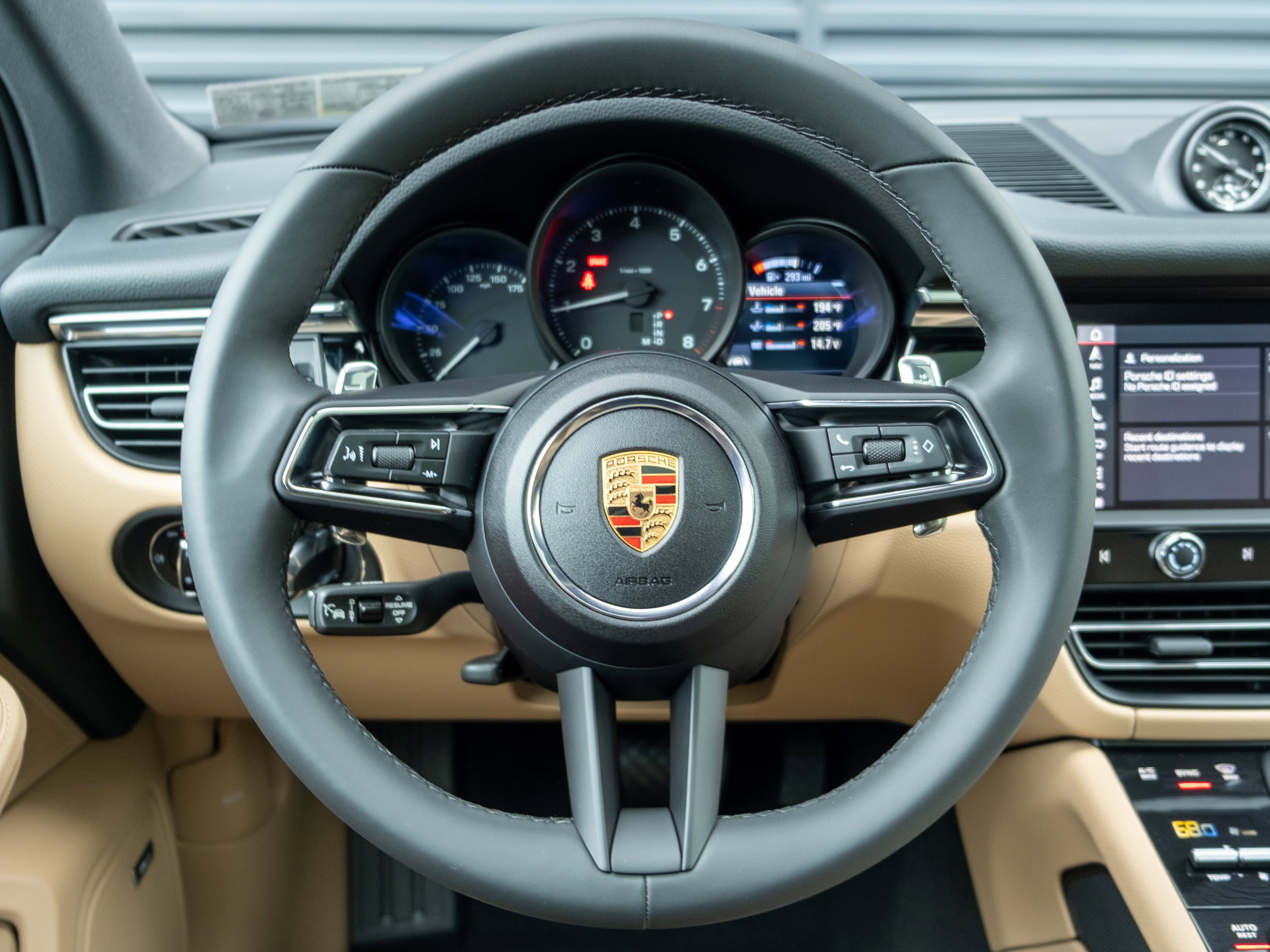 Certified 2025 Porsche Macan image 6