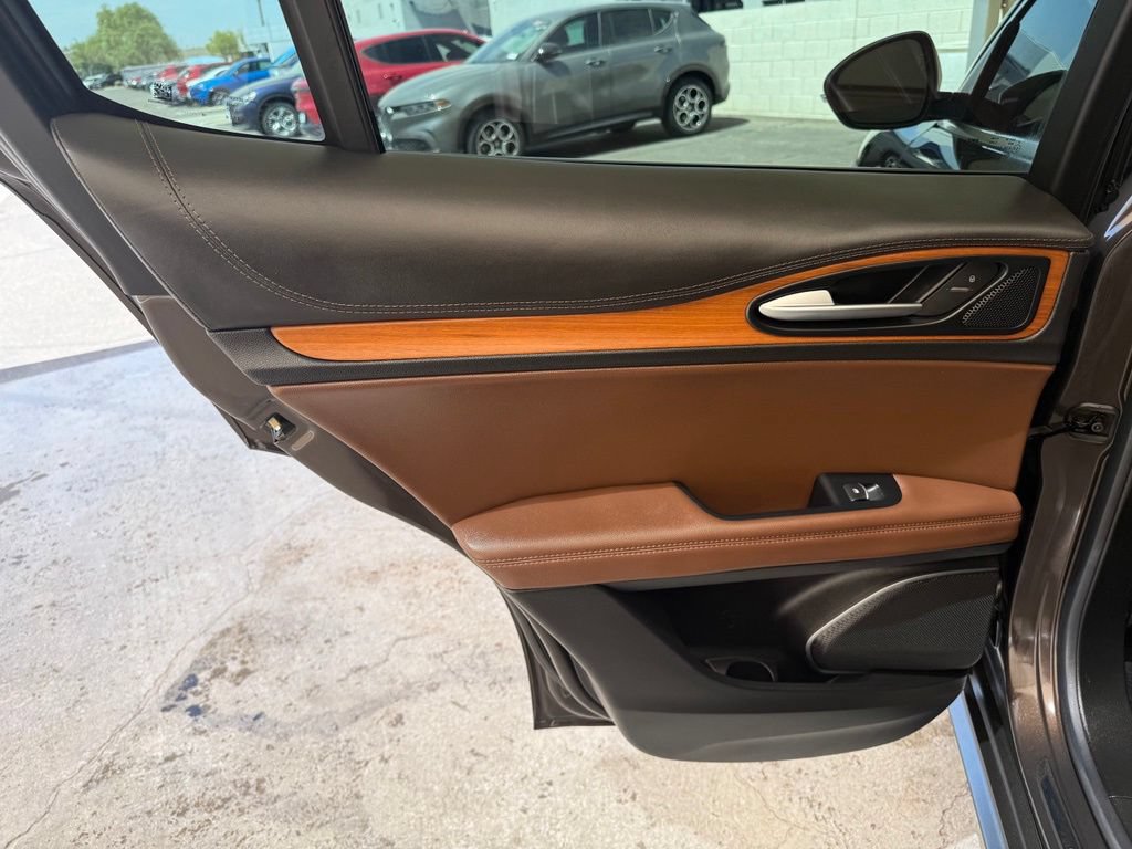 Used 2019 Alfa Romeo Stelvio Ti Lusso w/ Quick Order Package 22X Lusso AWD/4WD image 22