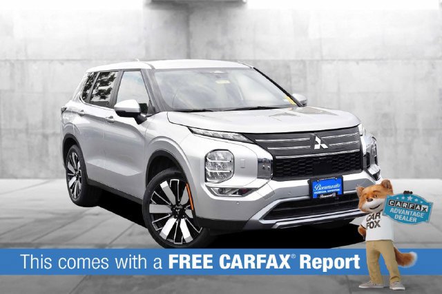 Used 2025 Mitsubishi Outlander AWD image 2