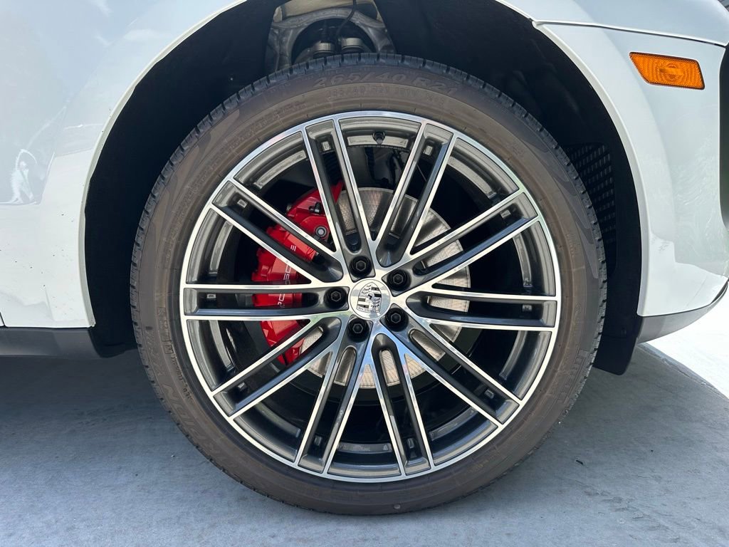 Certified 2025 Porsche Macan S image 38