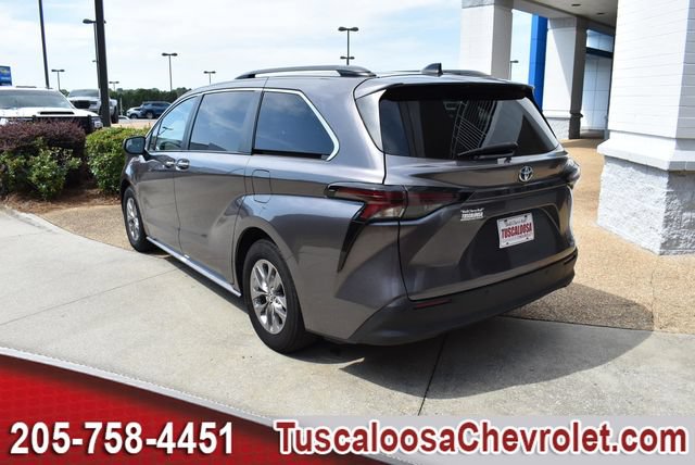 Used 2023 Toyota Sienna XLE FWD image 7