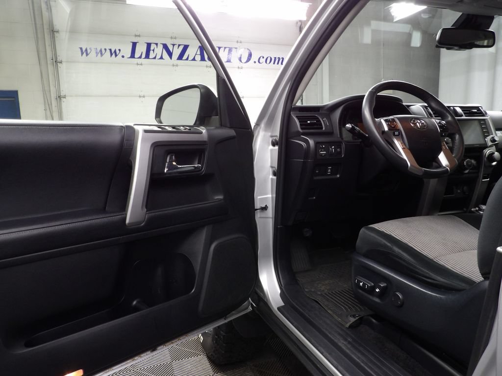 Used 2021 Toyota 4Runner SR5 AWD/4WD image 36
