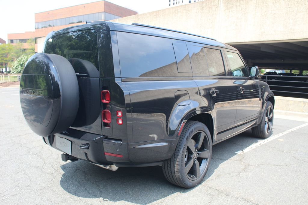 New 2025 Land Rover Defender 130 X-Dynamic SE image 2