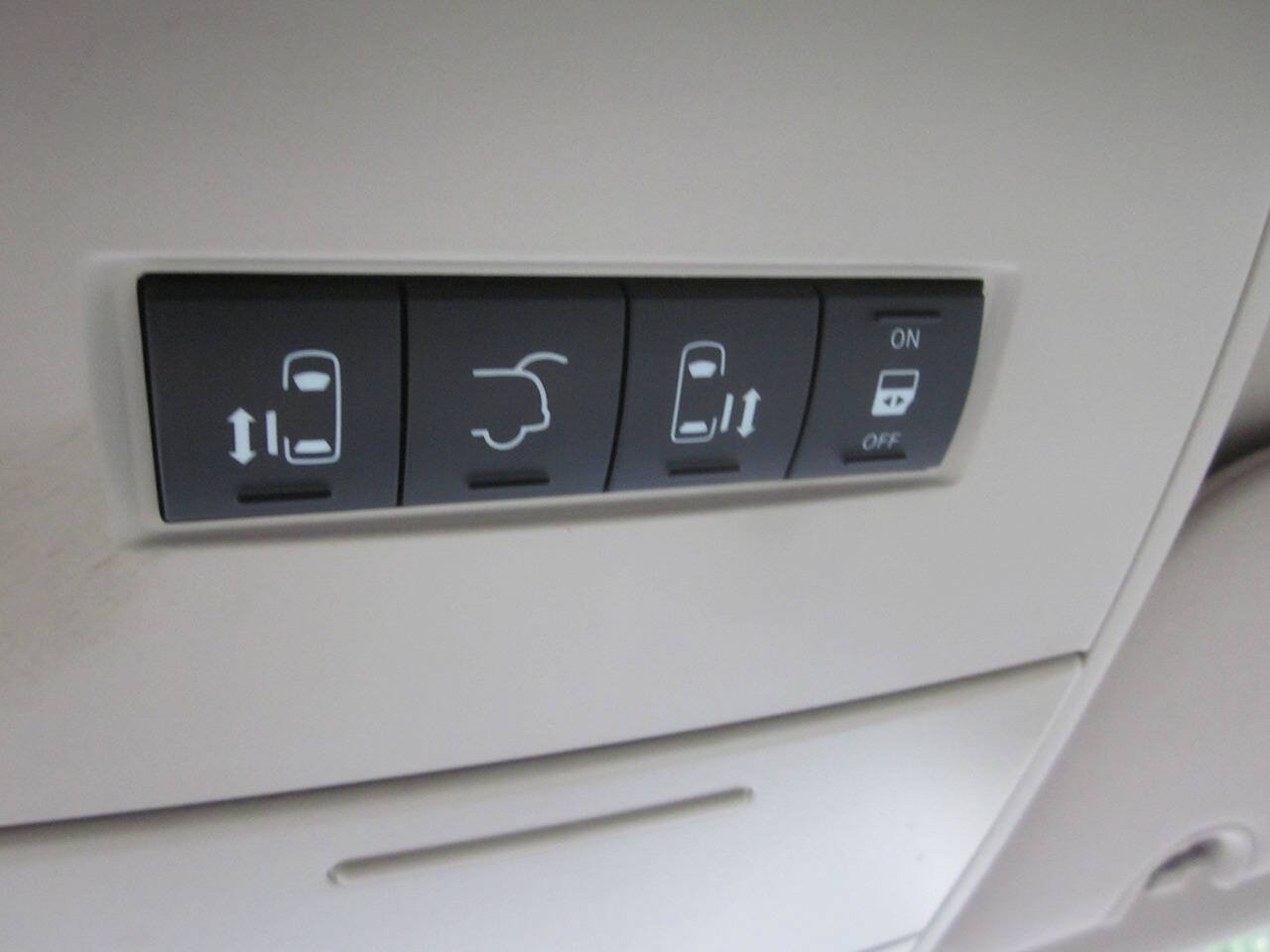 Used 2011 Dodge Grand Caravan Crew w/ Entertainment Group 1 FWD image 34