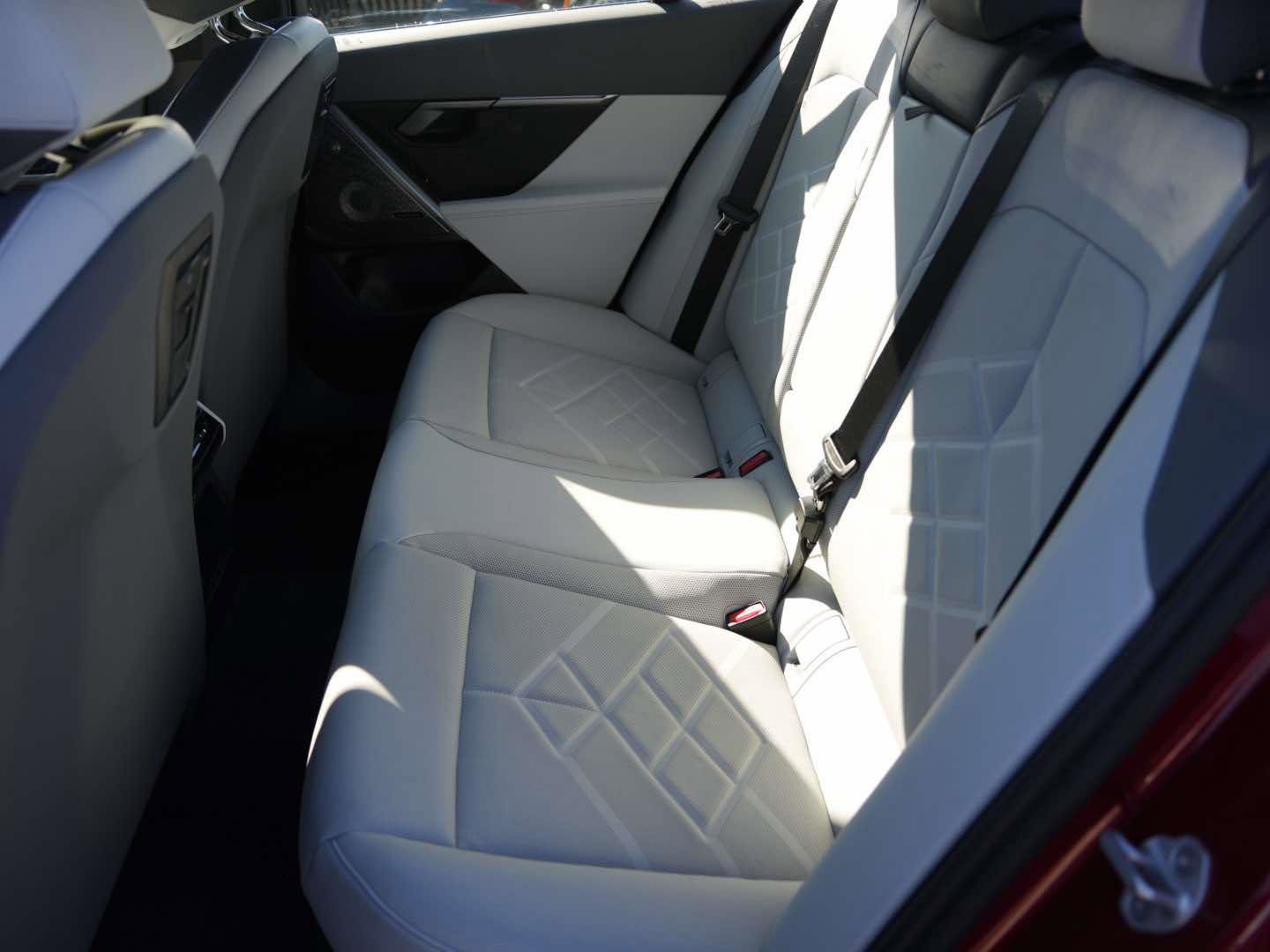 Used 2025 BMW i5 M60 w/ Dynamic Handling Package image 9