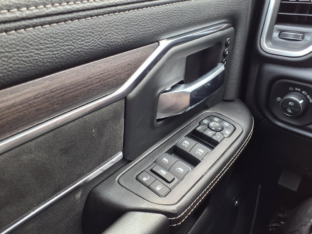 New 2027 RAM 2500 Laramie AWD/4WD image 17