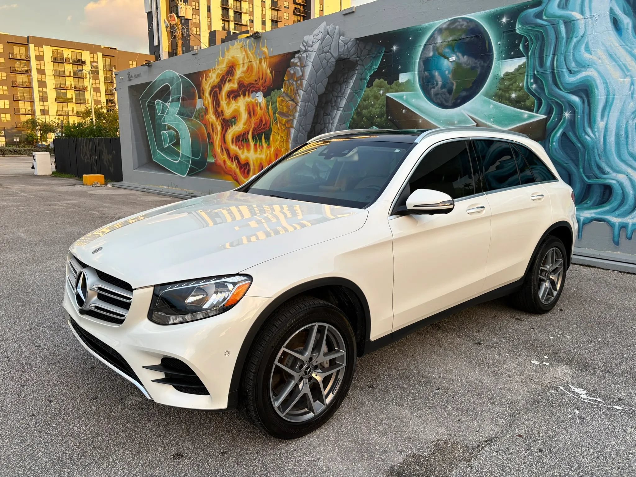 Used 2017 Mercedes-Benz GLC 300 4MATIC image 1
