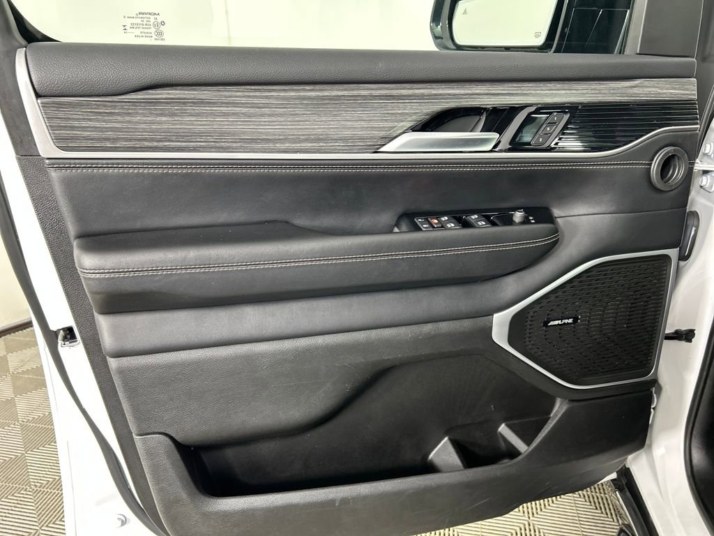 Used 2024 Jeep Wagoneer L Series II w/ Flexible Seating Group image 11