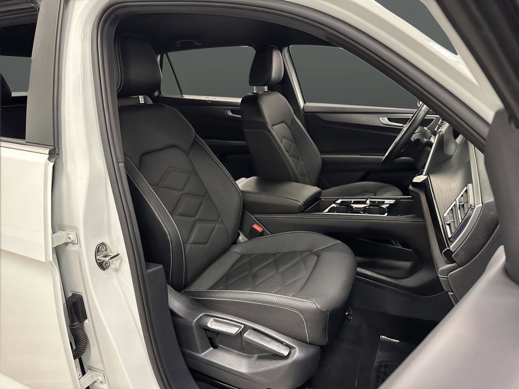 Used 2025 Volkswagen Atlas Cross Sport SE image 28