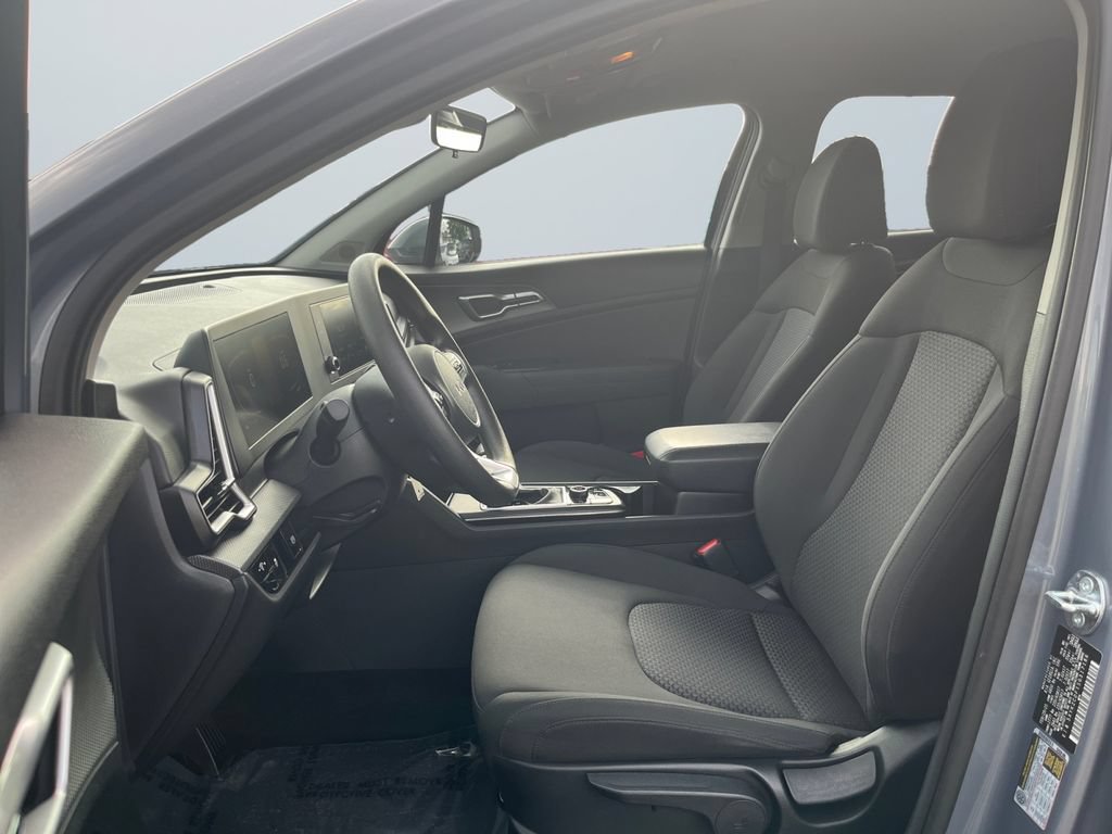Used 2025 Kia Sportage LX AWD/4WD image 9