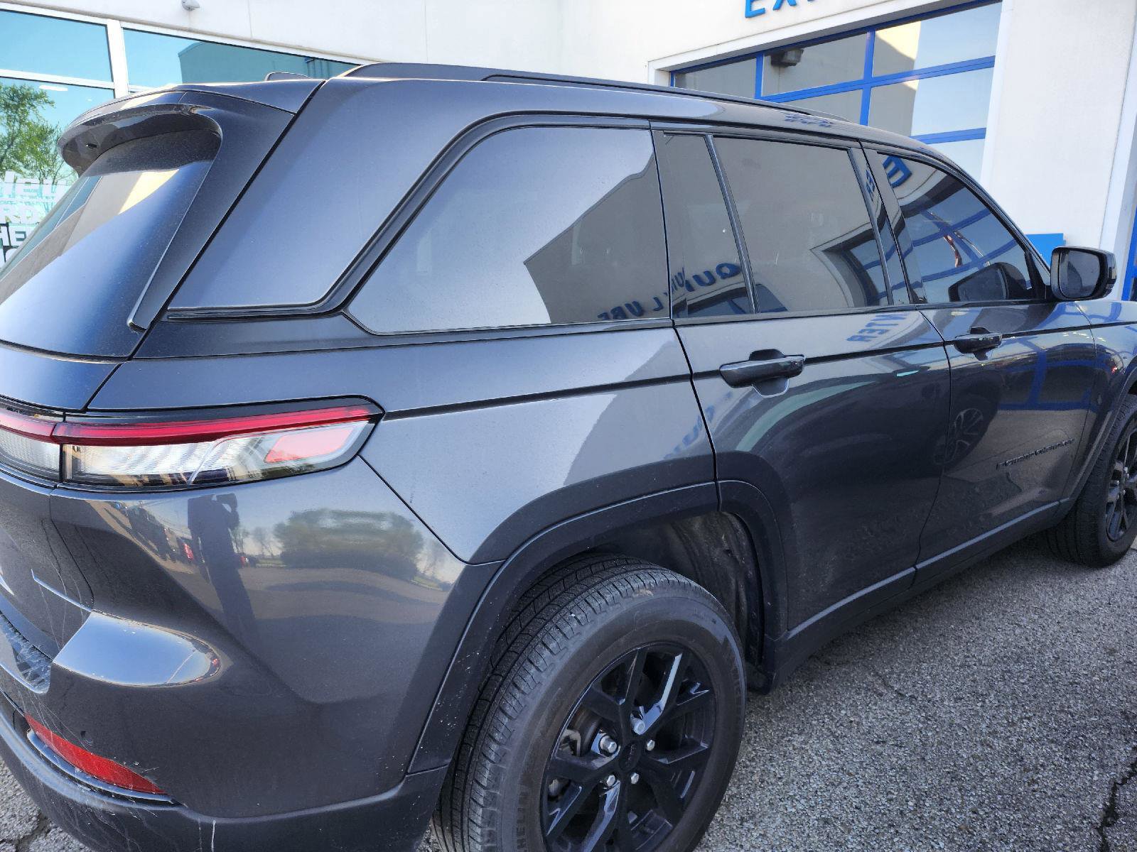 Used 2024 Jeep Grand Cherokee Altitude image 6