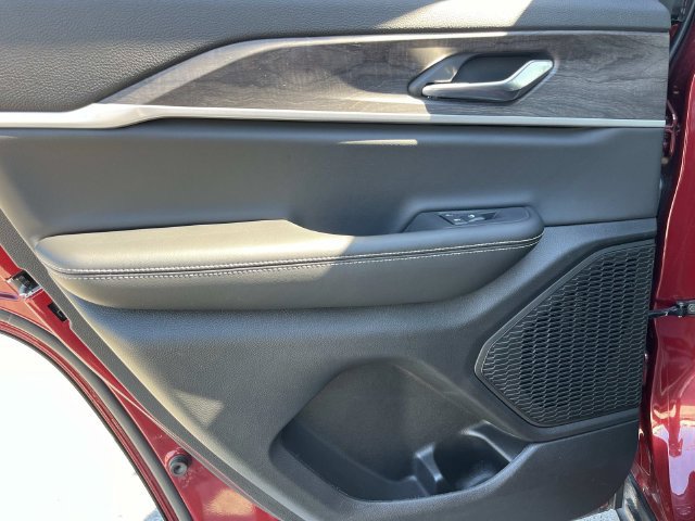 Certified 2025 Jeep Grand Cherokee Limited w/ Luxury Tech Group II RWD image 19