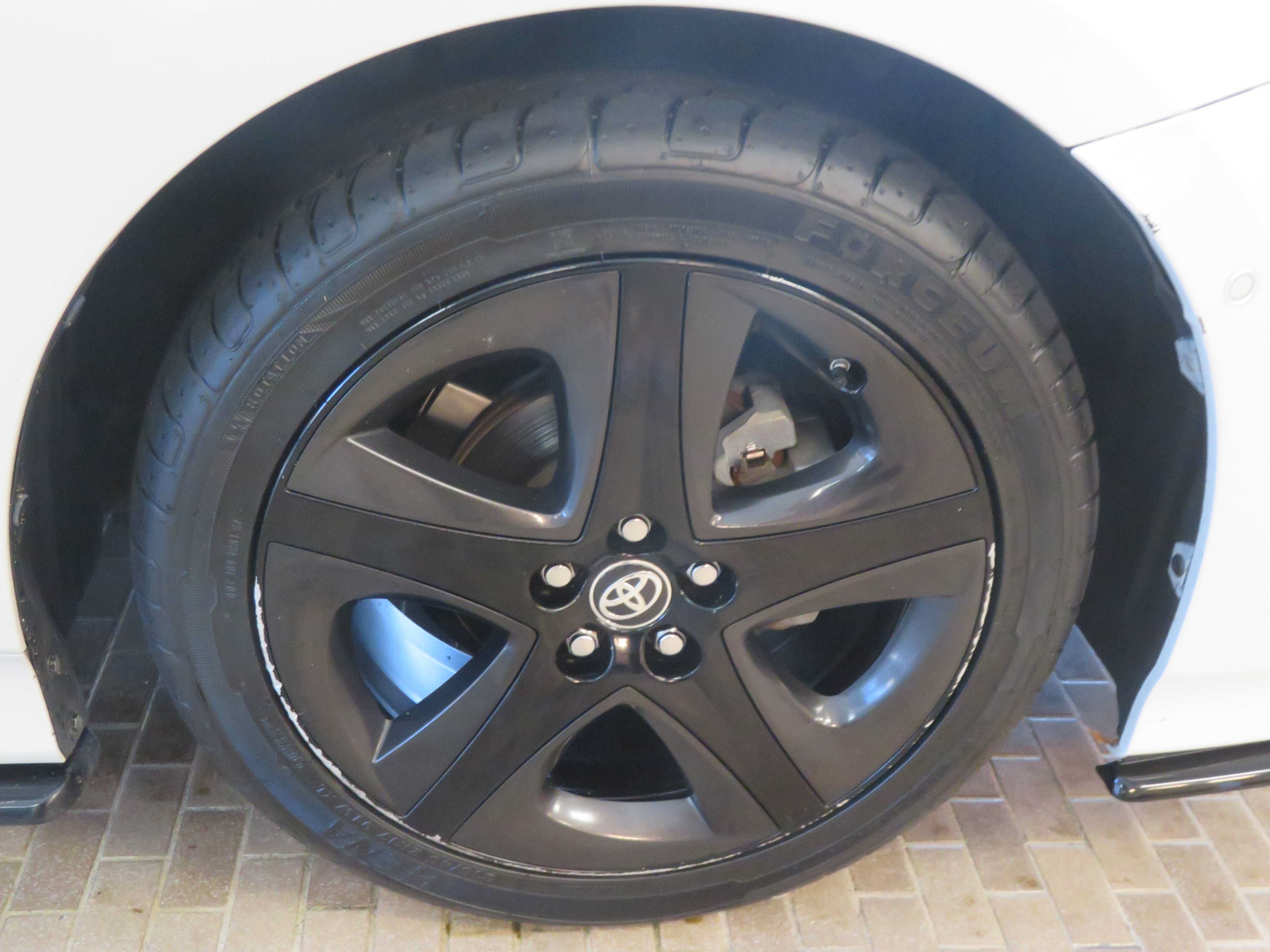 Used 2017 Toyota Prius Four Touring w/ Appearance Package FWD image 10