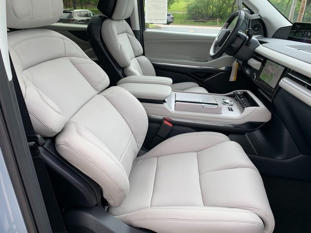 New 2026 Lincoln Navigator L Reserve AWD/4WD image 12
