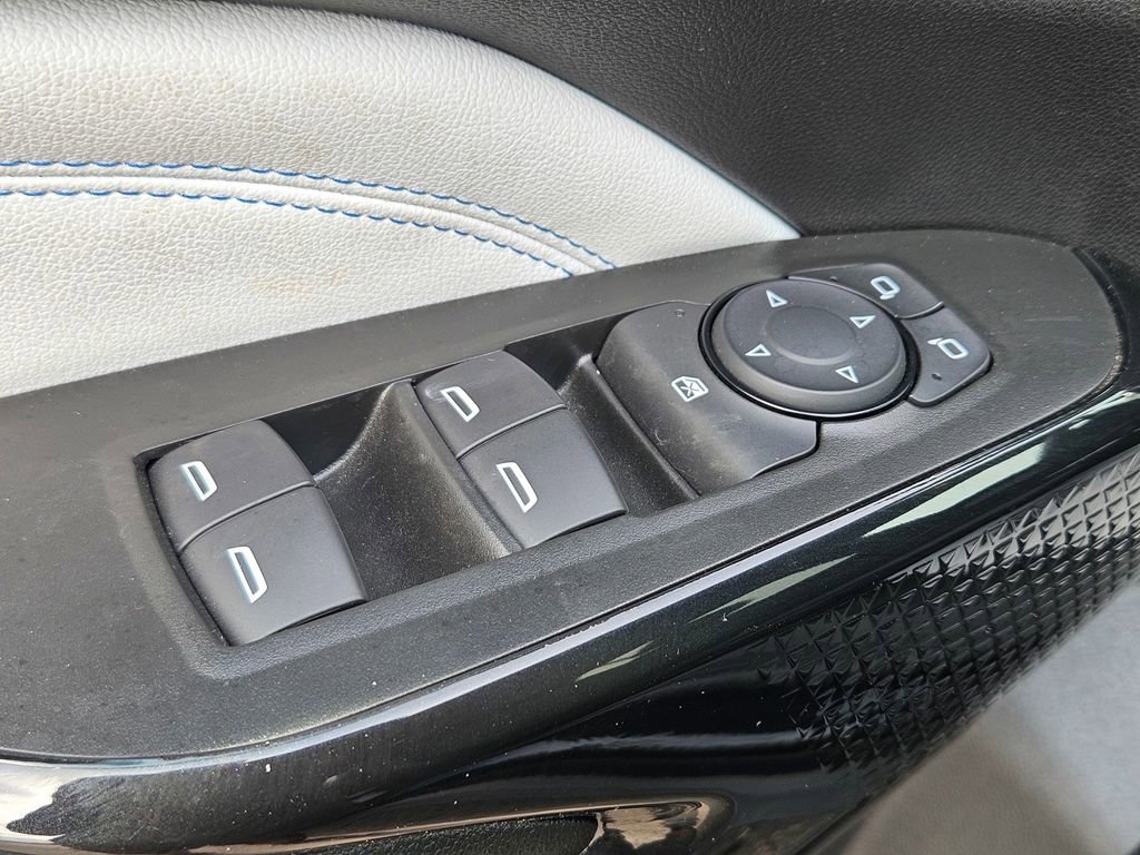 Used 2025 Chevrolet Trax LT FWD image 16