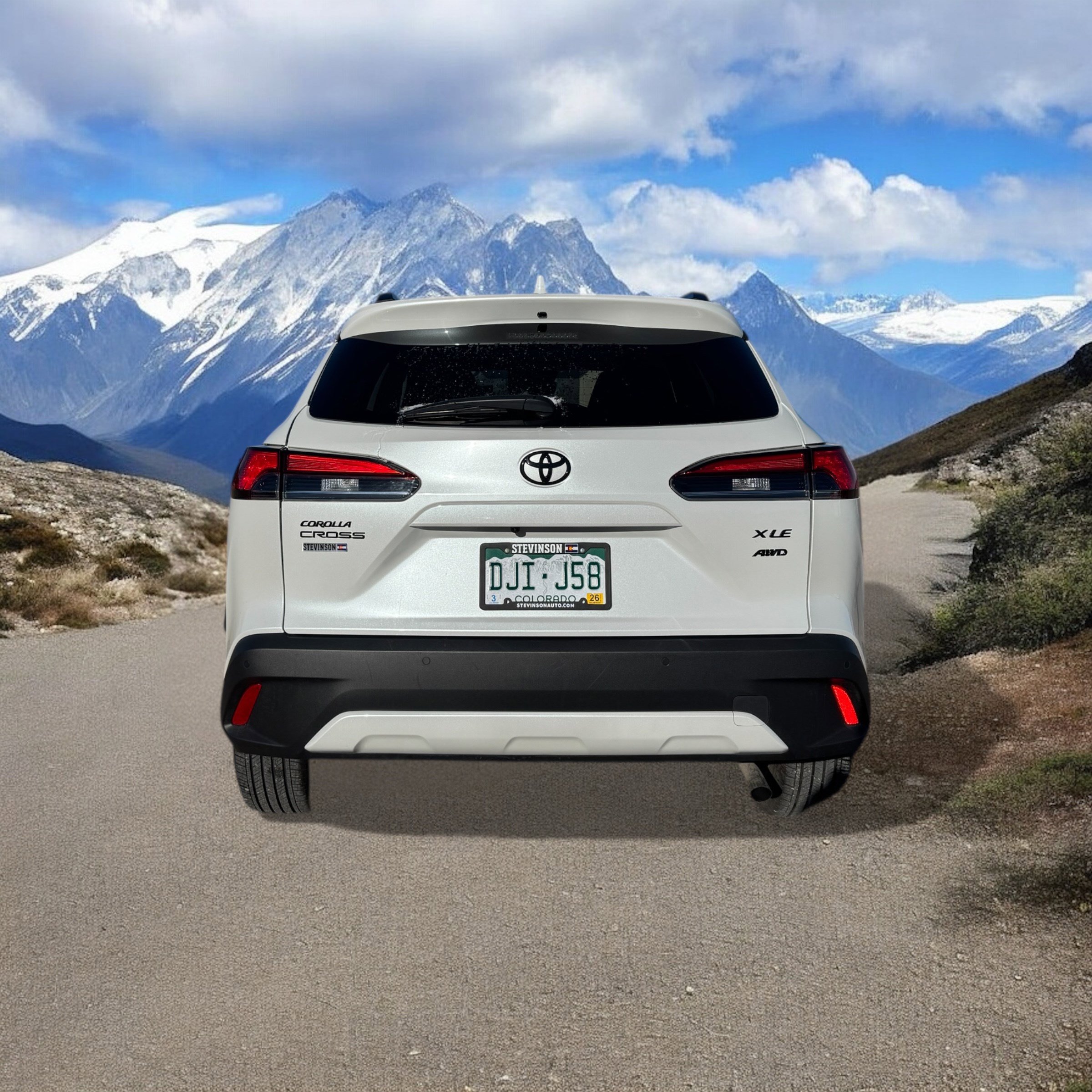 Used 2024 Toyota Corolla Cross XLE image 4