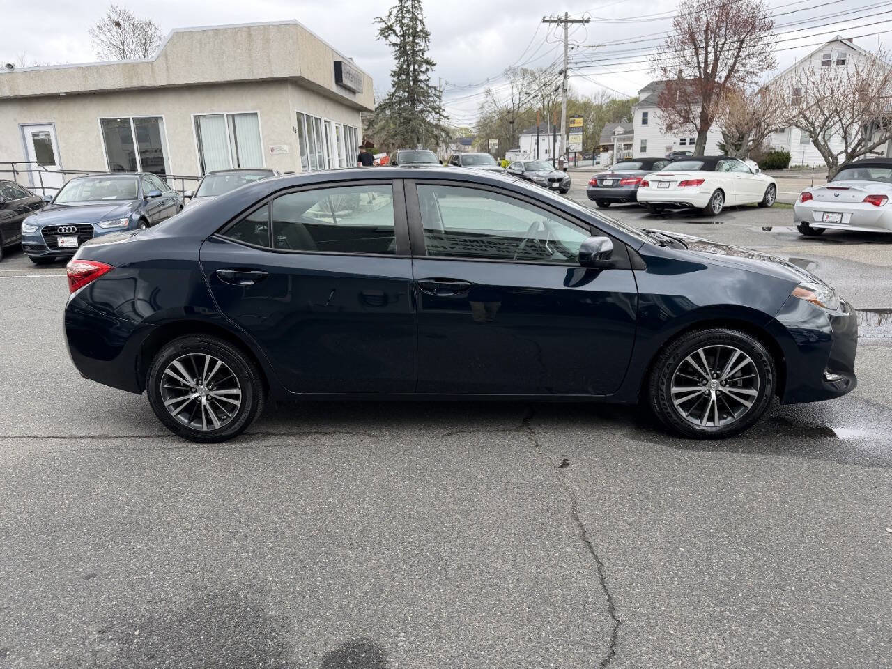 Used 2018 Toyota Corolla LE w/ LE Premium Package w/Moonroof FWD image 9