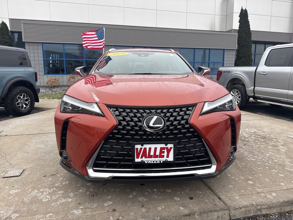 Used 2019 Lexus UX 200 image 2