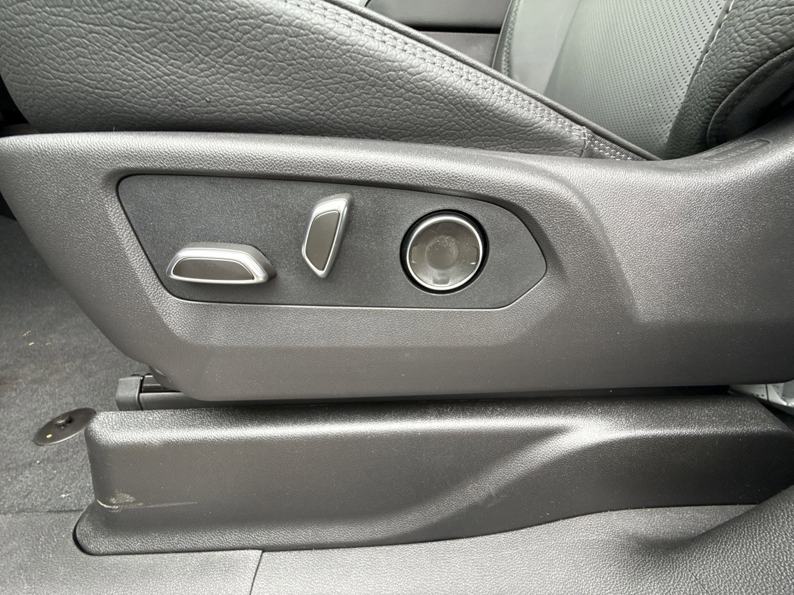 New 2026 GMC Yukon Denali w/ Sun & Power Step Package AWD/4WD image 14