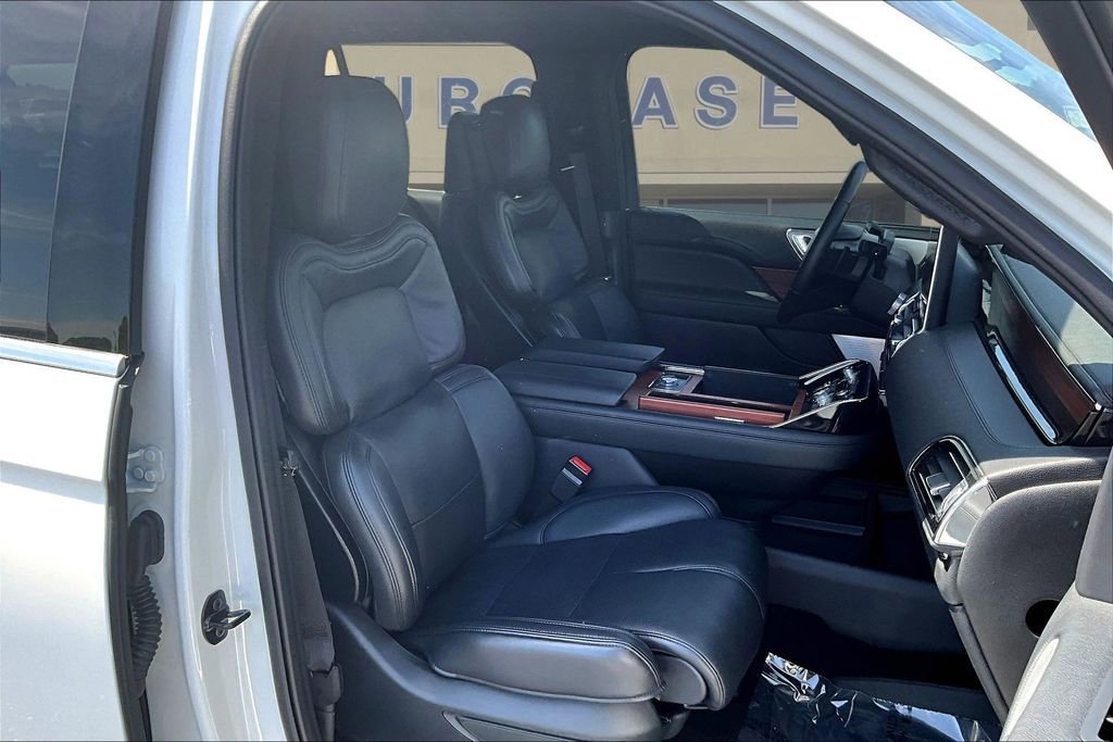 Used 2024 Lincoln Navigator L Reserve AWD/4WD image 32