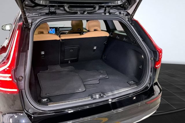 Certified 2025 Volvo V60 B5 Cross Country Ultra AWD/4WD image 6