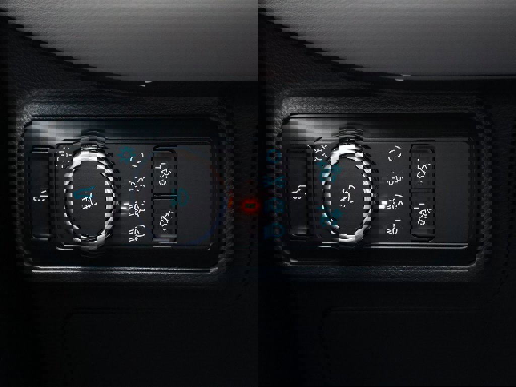 Used 2025 Ford Explorer Active w/ Active Comfort Package image 33