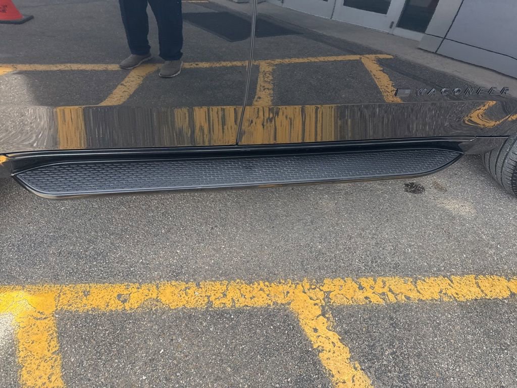 Used 2024 Jeep Wagoneer Series II image 6