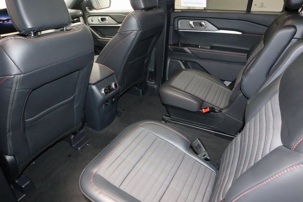 Certified 2025 Ford Explorer ST-Line w/ Premium Package image 21