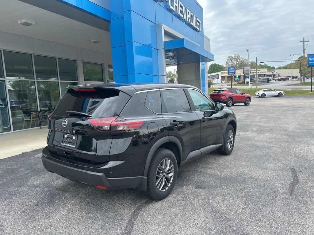 Used 2024 Nissan Rogue S image 3