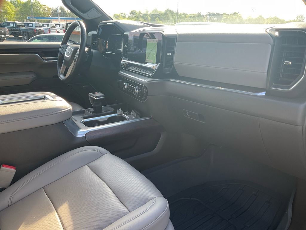 Used 2022 GMC Sierra 1500 SLT w/ SLT Premium Plus Package AWD/4WD image 11